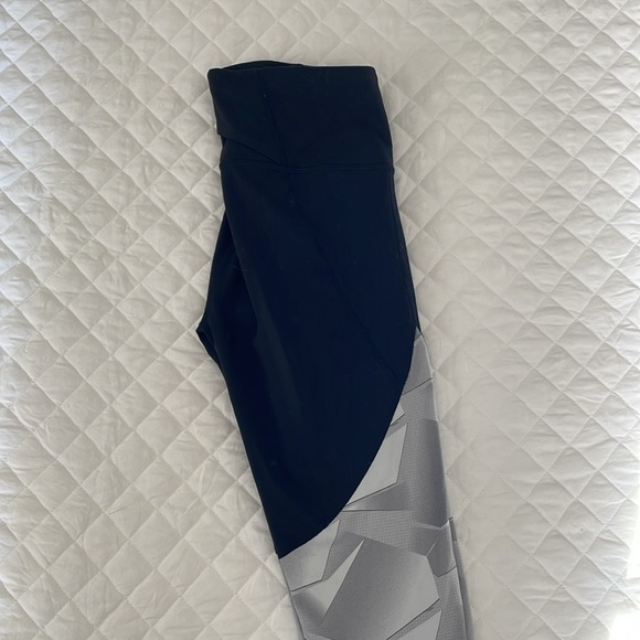 Under Armour leggings. - Picture 2 of 2